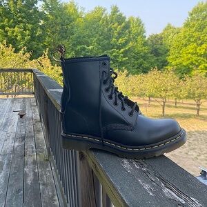 Dr. Martens Black leather 1460 boots